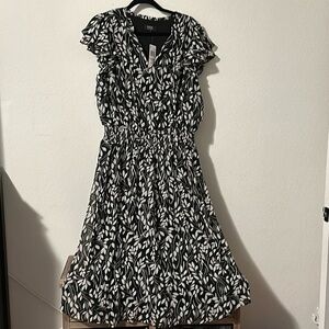 MSK Size 2X black and white  leaf pattern mid-calf flutter dress. NWT